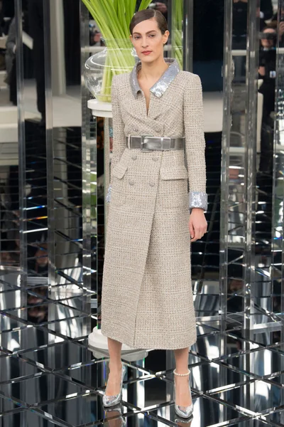 Look 12